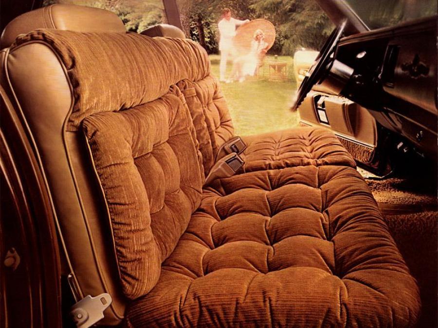 Интерьер Imperial LeBaron Hardtop Coupe (4Y-M) 1974 года  (фото 2 из 3)